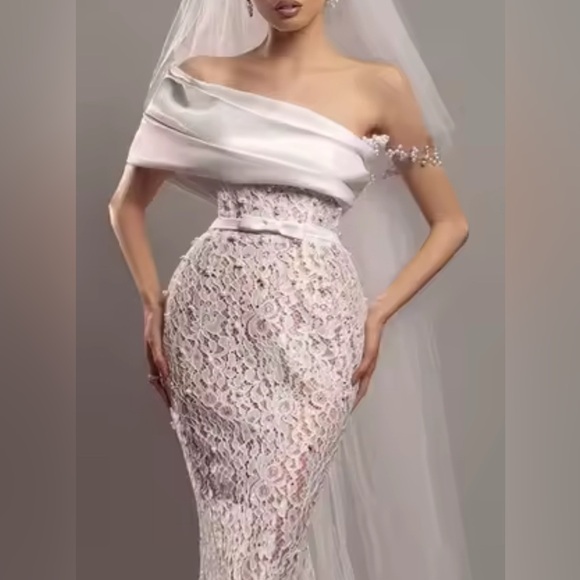 NEW $1725 Fog of London Off-Shoulder Lace Couture Wedding Dress - Picture 3 of 6